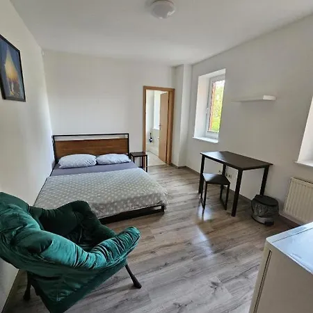 Neu Renoviert Private Mit Bad Und Kueche Pensionat *