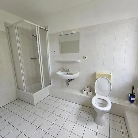 Neu Renoviert Private Mit Bad Und Kueche * Rostock