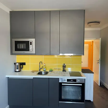 Neu Renoviert Private Mit Bad Und Kueche Rostock