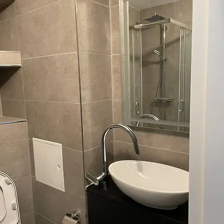 Neu Renoviert Private Mit Bad Und Kueche * Ρόστοκ